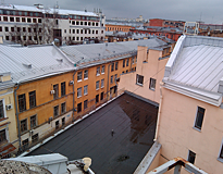вид с верхней крыши здания на выполненную гидроизоляцию